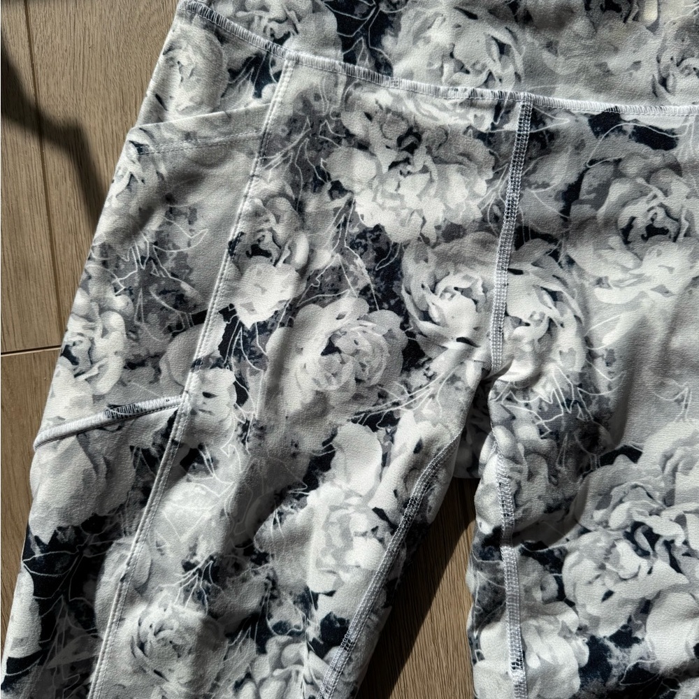 BALANCE COLLECTION workout leggings - Picture 3 of 6